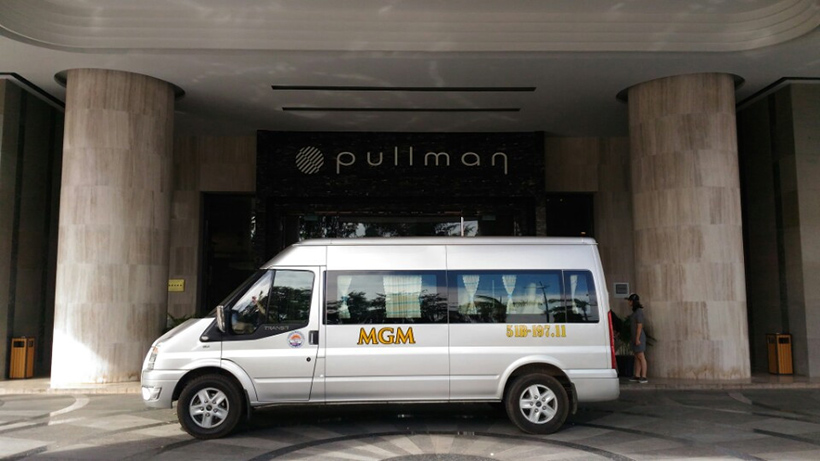 Dàn xe 16 chỗ của MGM phục vụ Quý khách hàng tại khách sạn 5 sao Pullman Sài Gòn